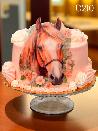 tort-3d-konik-wykonany-w-kremie-z-dekoracja-opłatkowa-la-petite