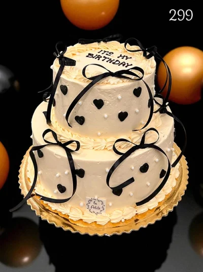 tort-okazjonalny-kokardki-tort-wykonany-w-kremie-la-petite