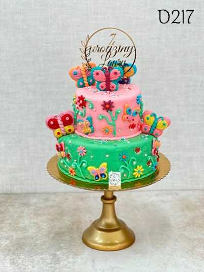 tort-pietrowy-motyle-wykonany-w-masie-ticino-la-petite